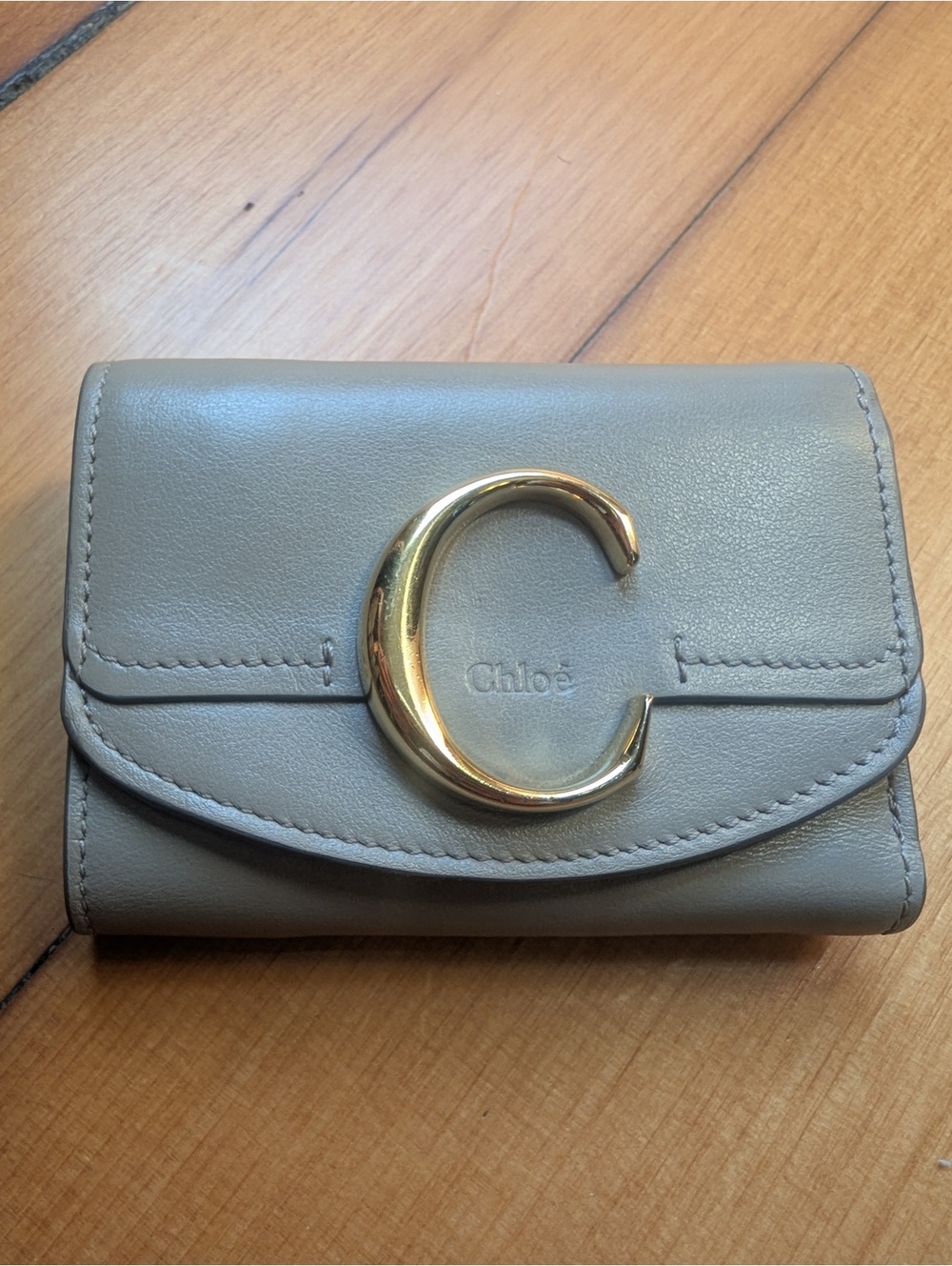 AUTHENTIC CHLOE C TRIFOLD WALLET in TAUPE/GRIEGE LEATHER | EXCELLENT CONDITION